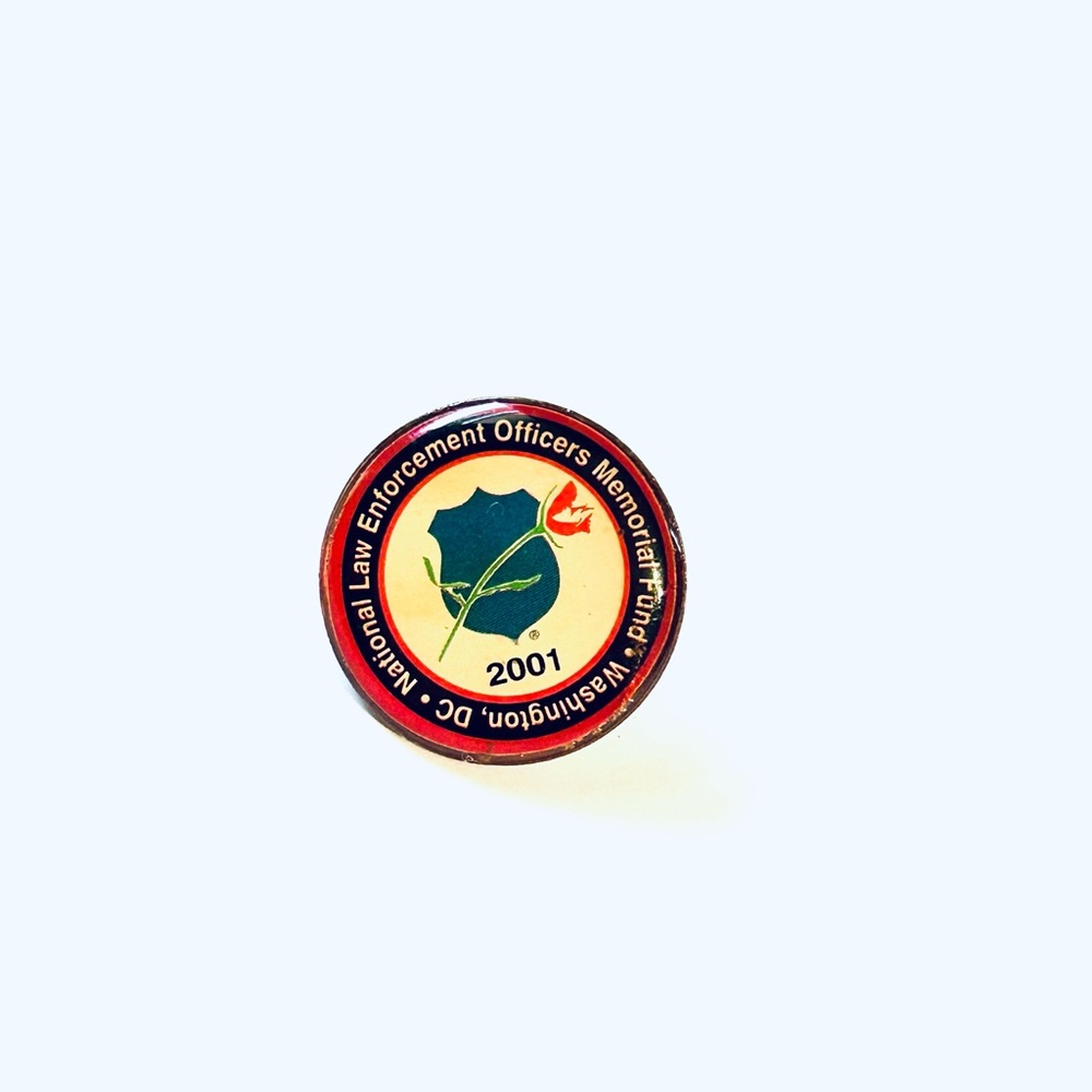 2001 National Law‎ Enforcement Memorial Fund Pin